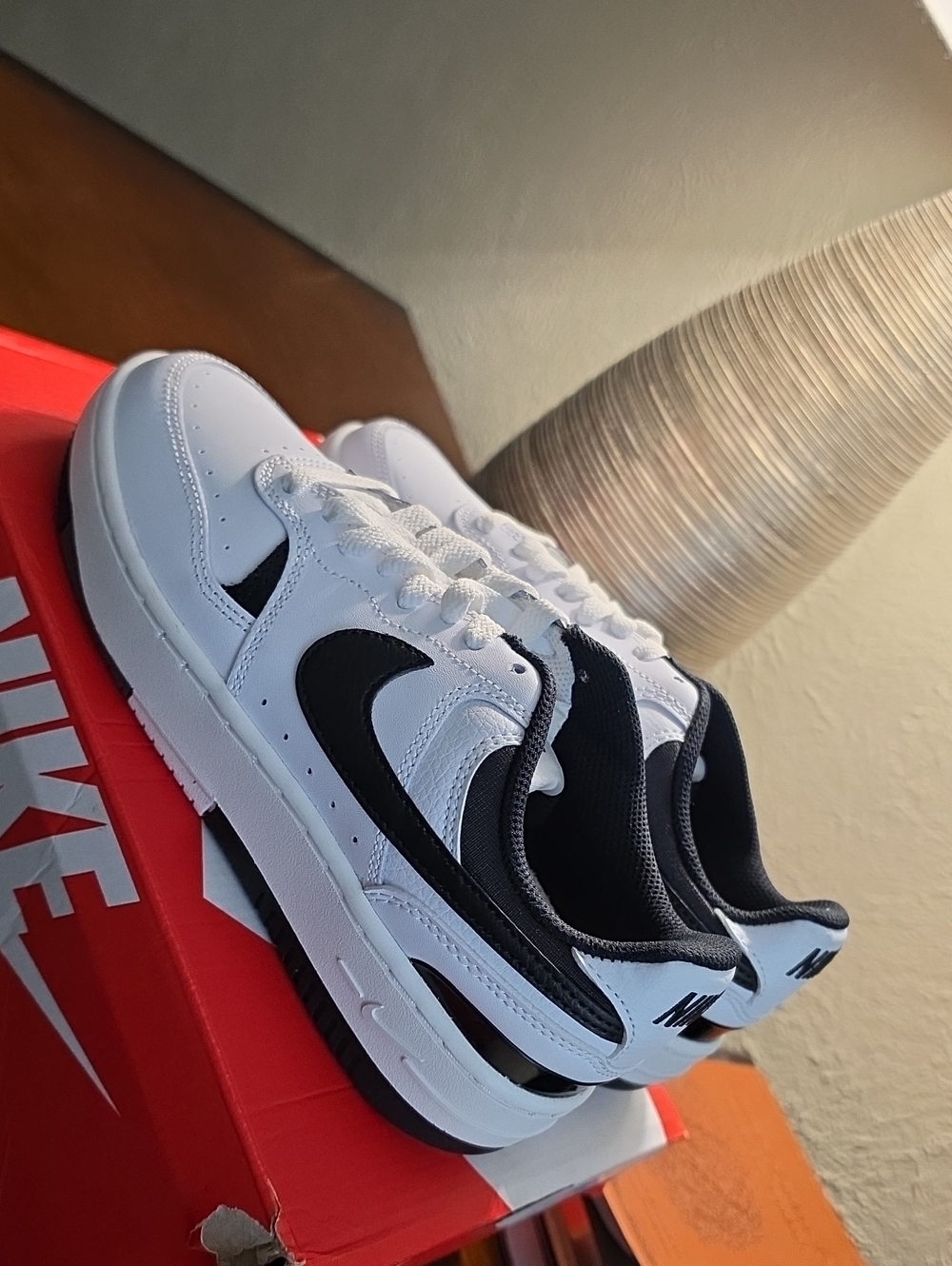 Nike Gamma Force White Black Low-Top Sneakers with Bold Swoosh Women's 6 NWOT